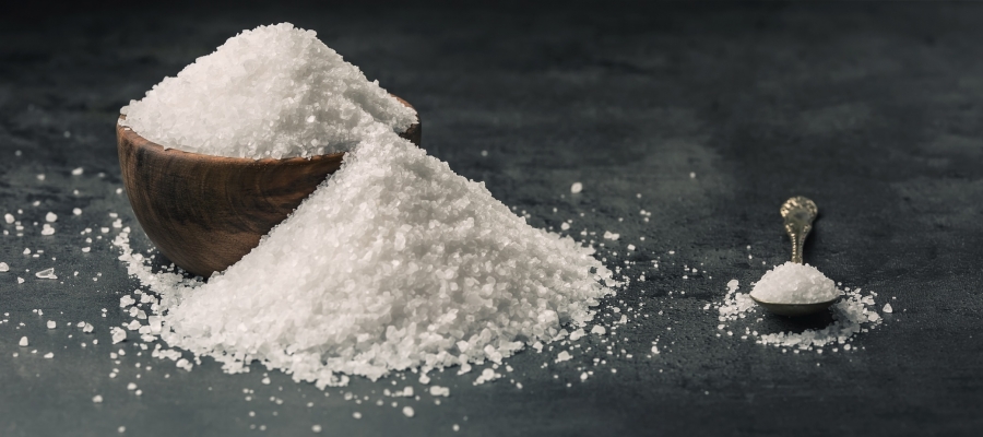 Nettoyer naturellement sa peau avec du sel