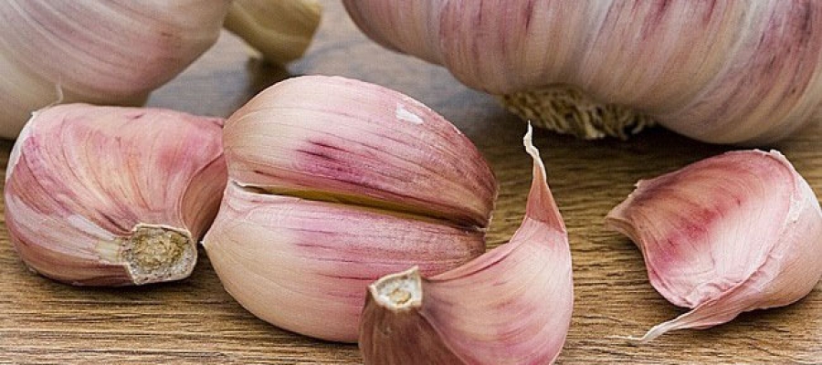 Pertes blanches : Traitez-vous efficacement grâce à ce surprenant remède naturel