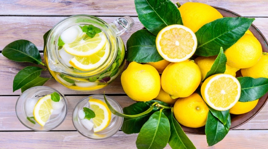 Pourquoi boire de l’eau citronnée le matin