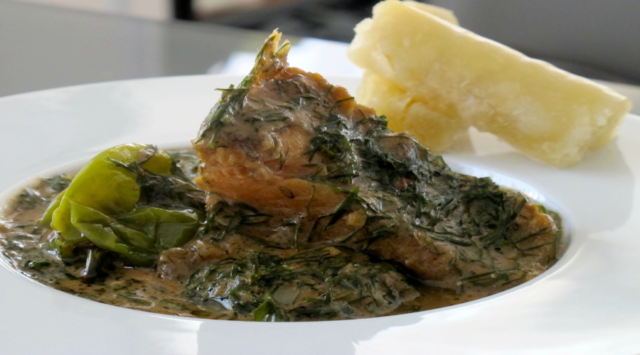 Bouillon de coco au poisson fumé